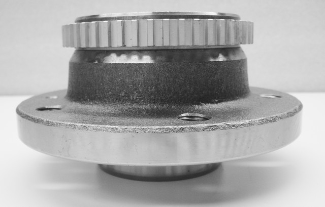  530279 Wheel Bearing and Hub Assembly For VOLVO